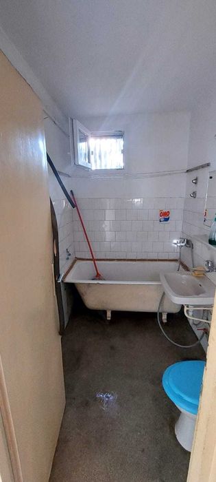 Vand Apartament decomandat cu 2 camere zona Podgoria