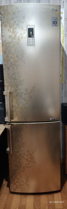 Продам Холодильник LG