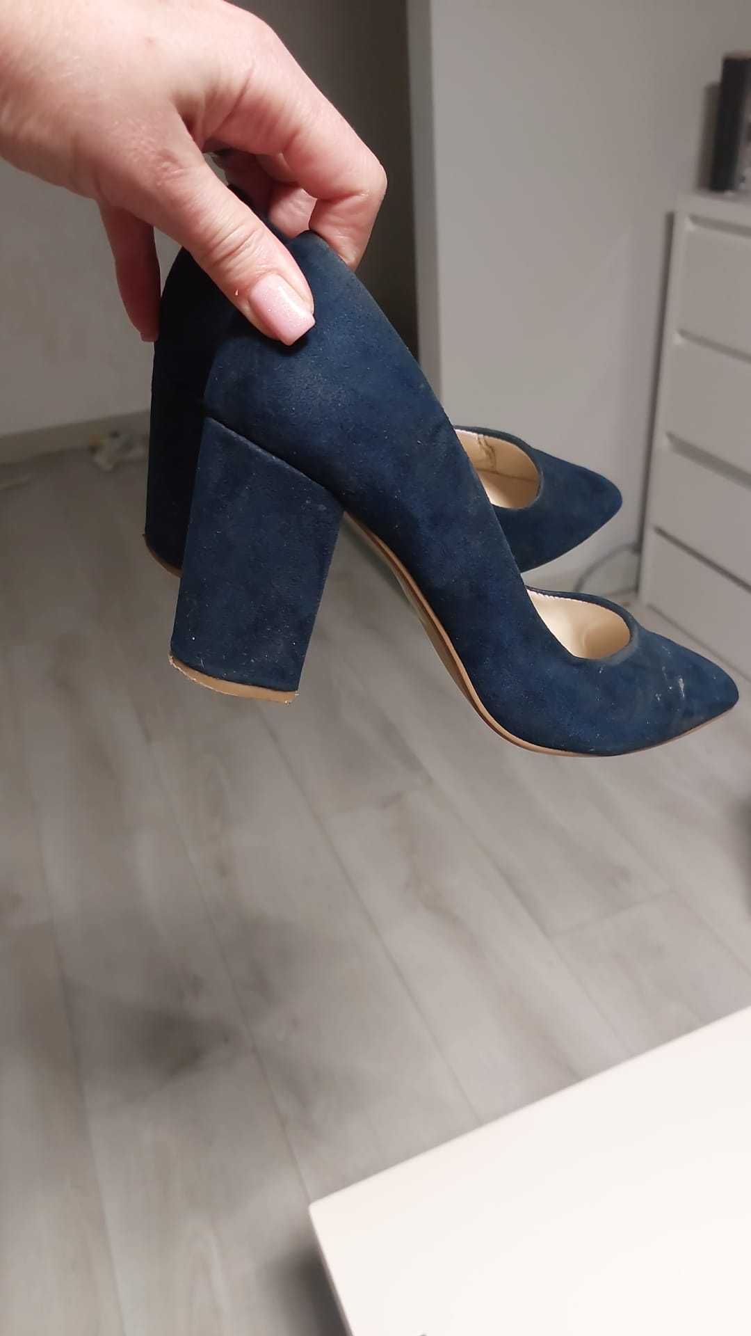 Pantof albastru inchis