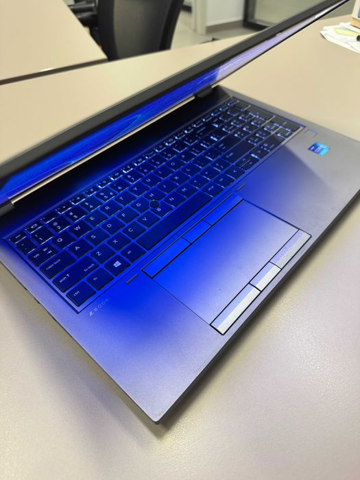 Лаптоп мобилна работна станция HP fury G8