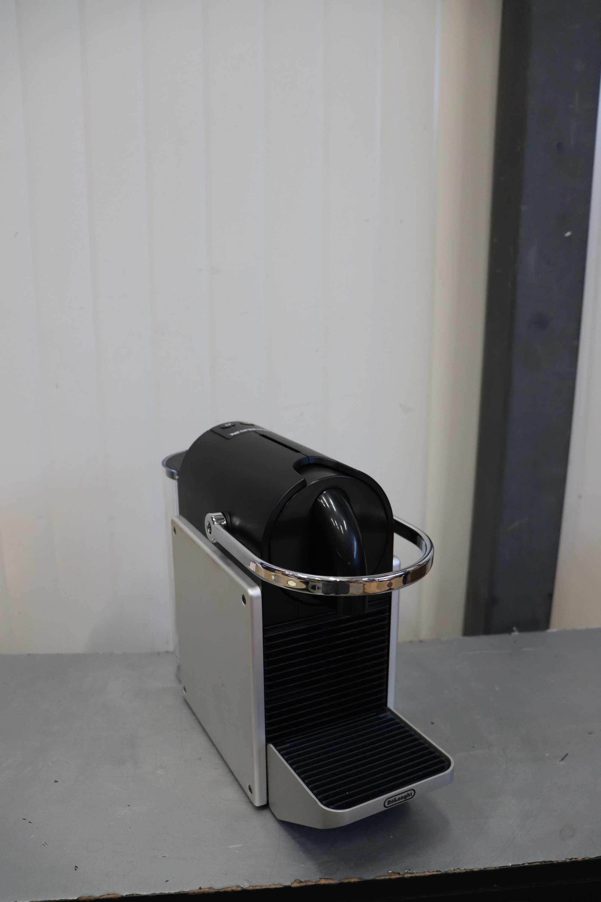 Кафемашина с капсули Nespresso Pixie, C62-EUTINE-S, 19bar, 0.7l, Titan