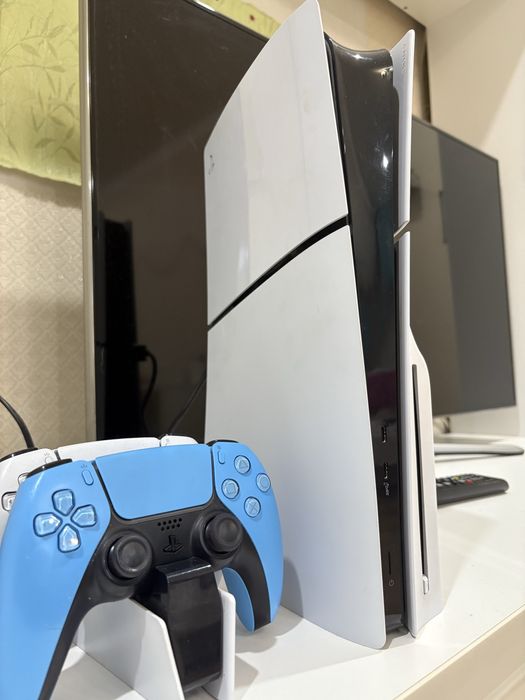 Продам ps5 Slim в идеальном состоянии