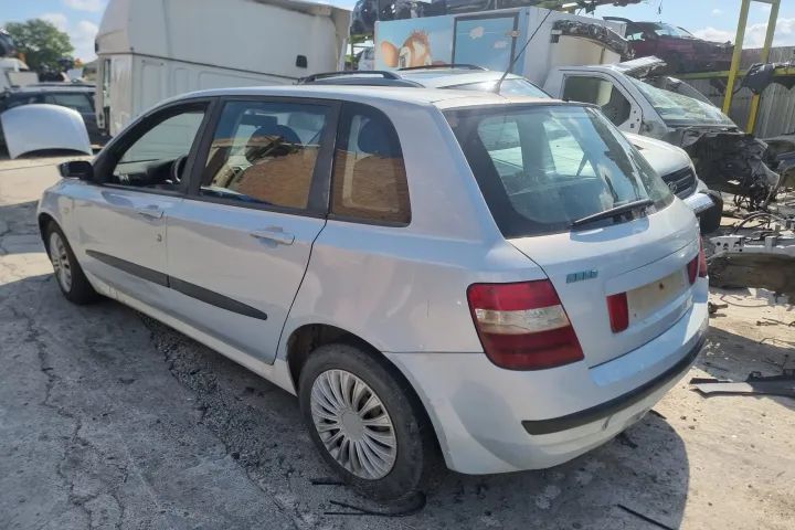 capota bara fata spate armatura grila far stanga dreapta haion portbagaj plansa bord caseta de directie motoras stergatoare chit pornire  broasca stanga dreapta fata spate  Fiat Stilo motor 1.6 benzina 182B6000   dezmembrez