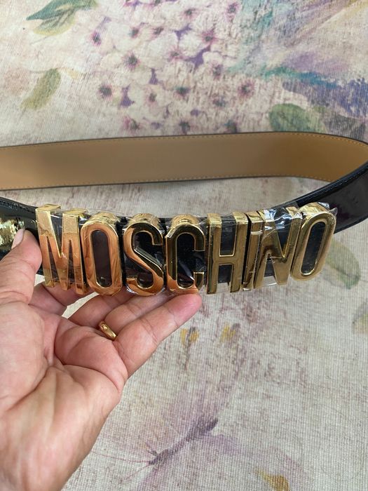 Страхотен колан moschino
