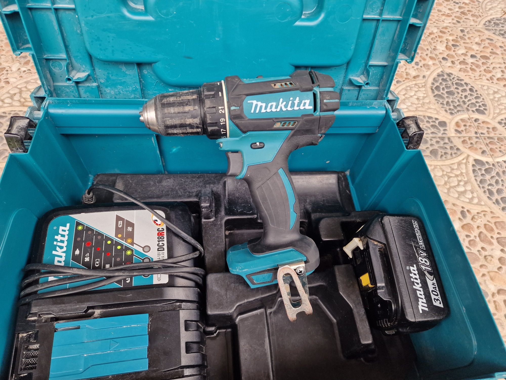 винтоверт Makita DDF482RFJ