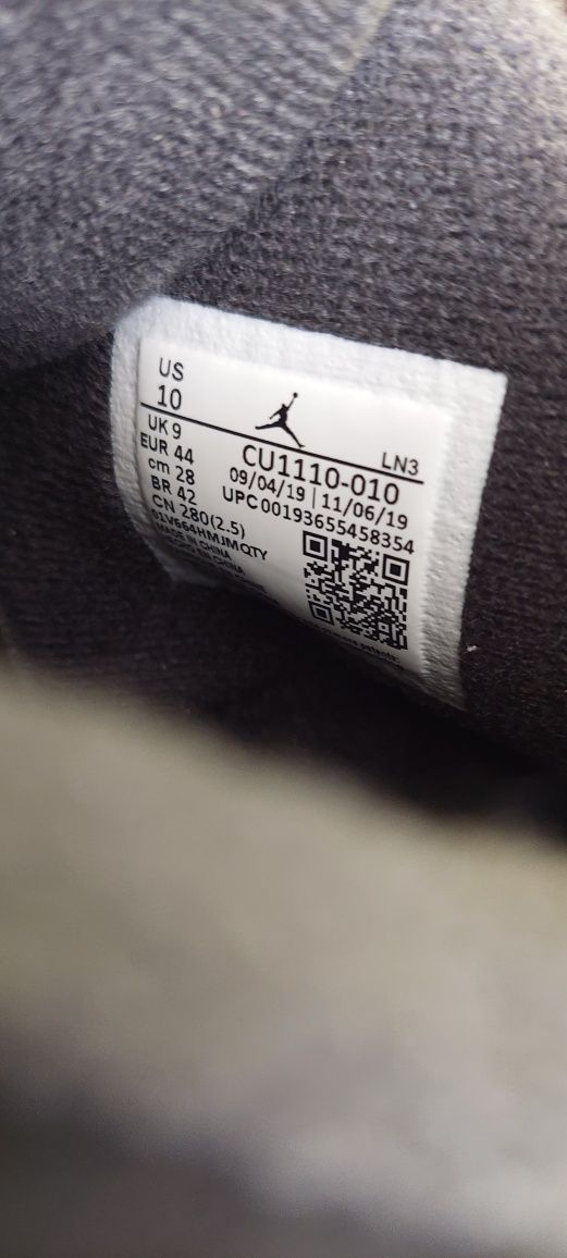 Jordan 4 black cat