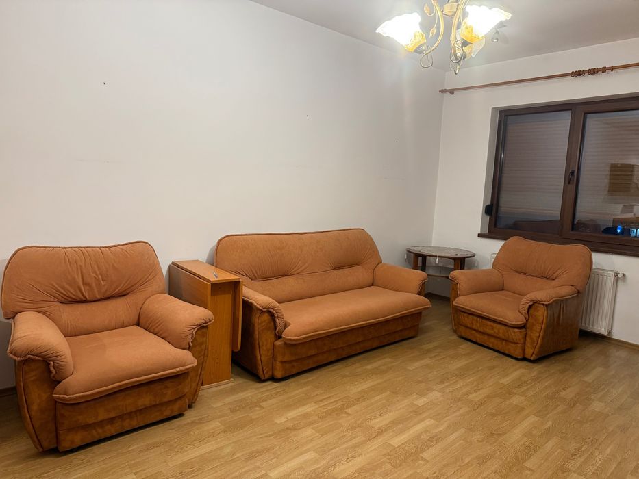 Canapea si 2 fotolii. Piele artificiala si stofa