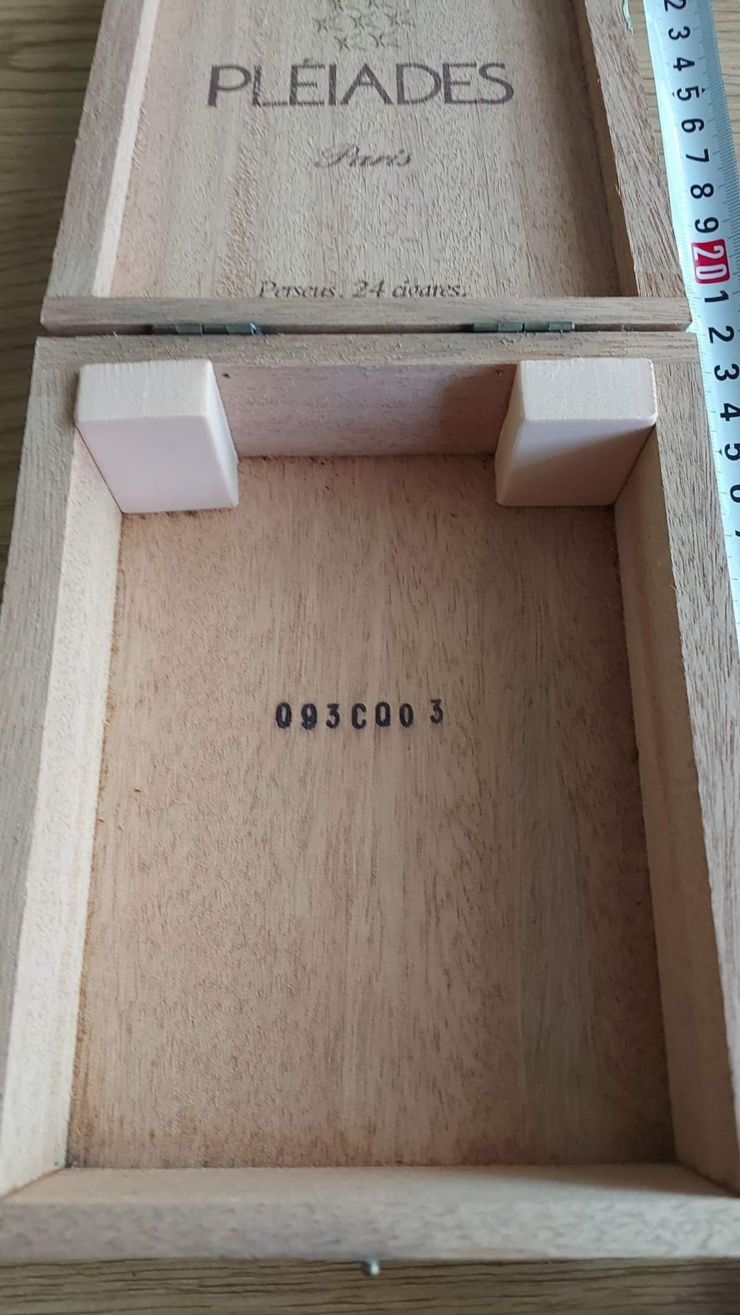 Дървена кутия за пури. Цена: 10лв. Публикувано и на други места, питай