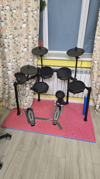 Электронная барабанная установка Alesis Nitro Mesh Kit + стул