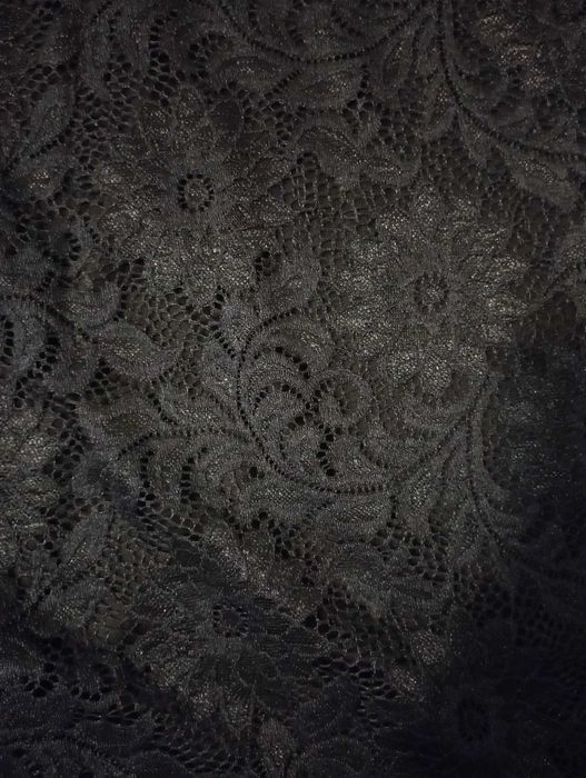 Нова черна дантелена рокля с ръкави