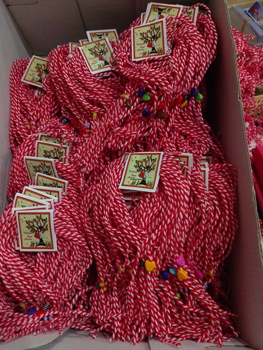 Евтини мартеници 20 стотинки за  10 броя в снопче.