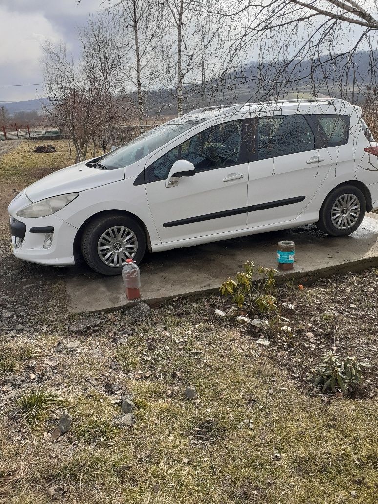Vând Peugeot 308 1.6 hdi din 2011 în stare buna de funcționare