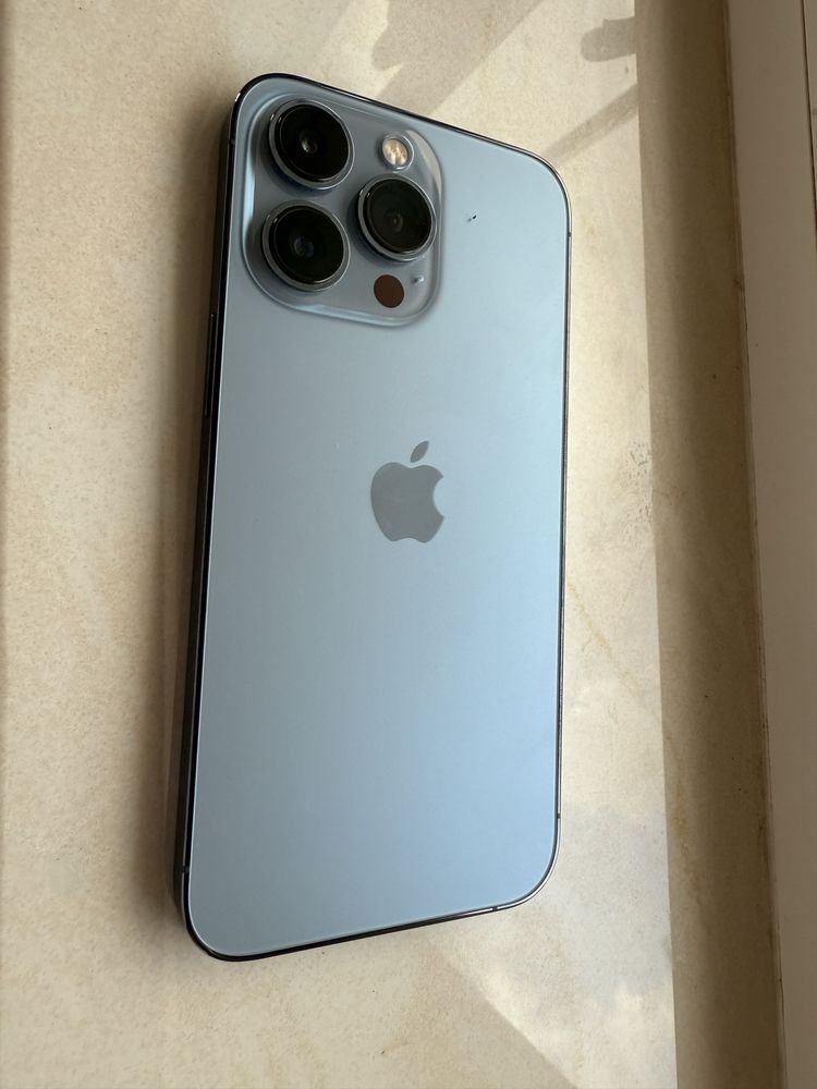 IPhone 13 pro, 128 MB, Sierra blue с подарък слушалки
