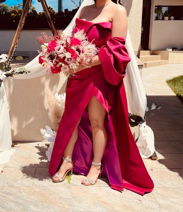 Rochie fucsia eleganta - corset si trena detasabila