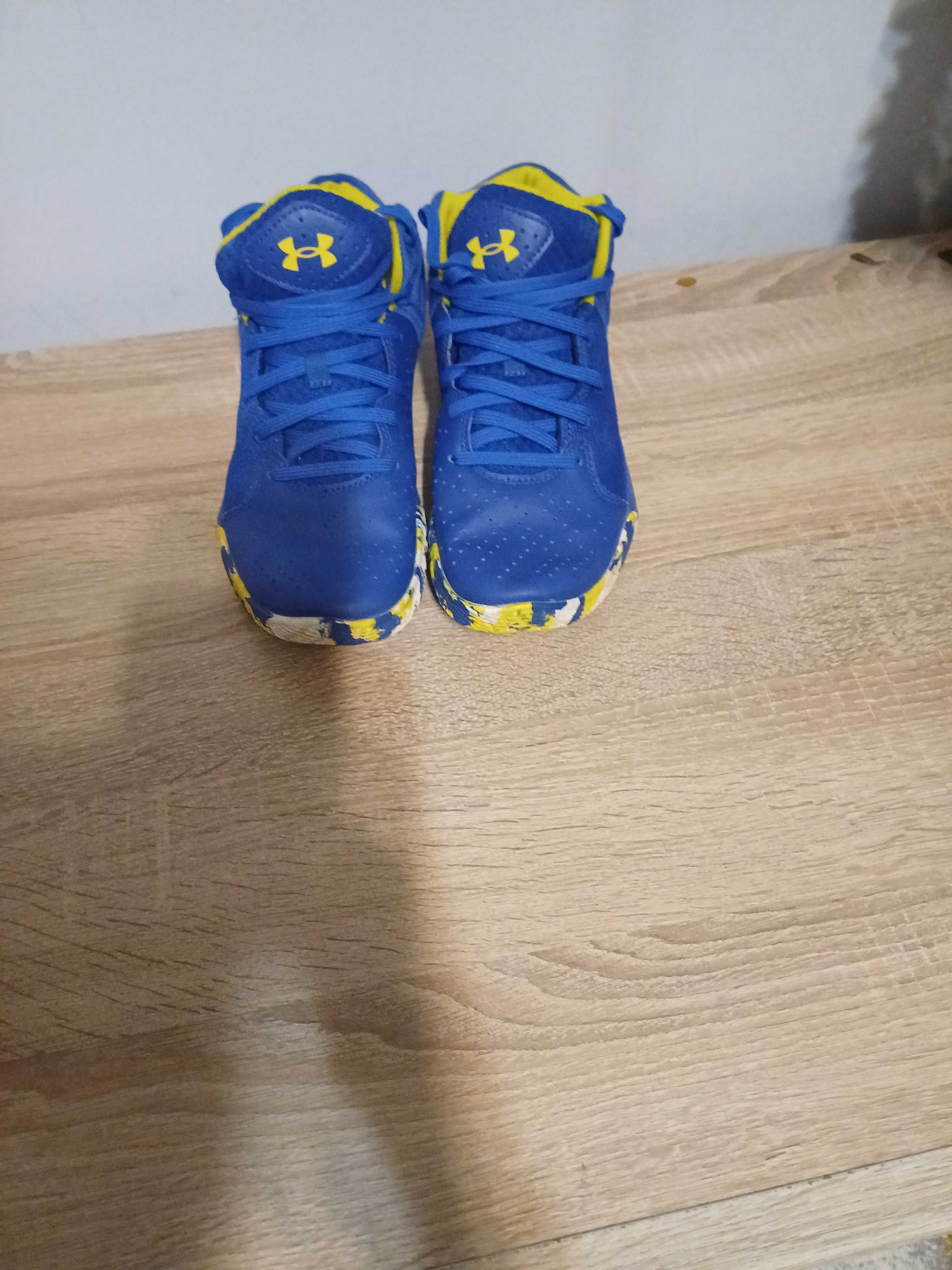 Adidași Under Armour