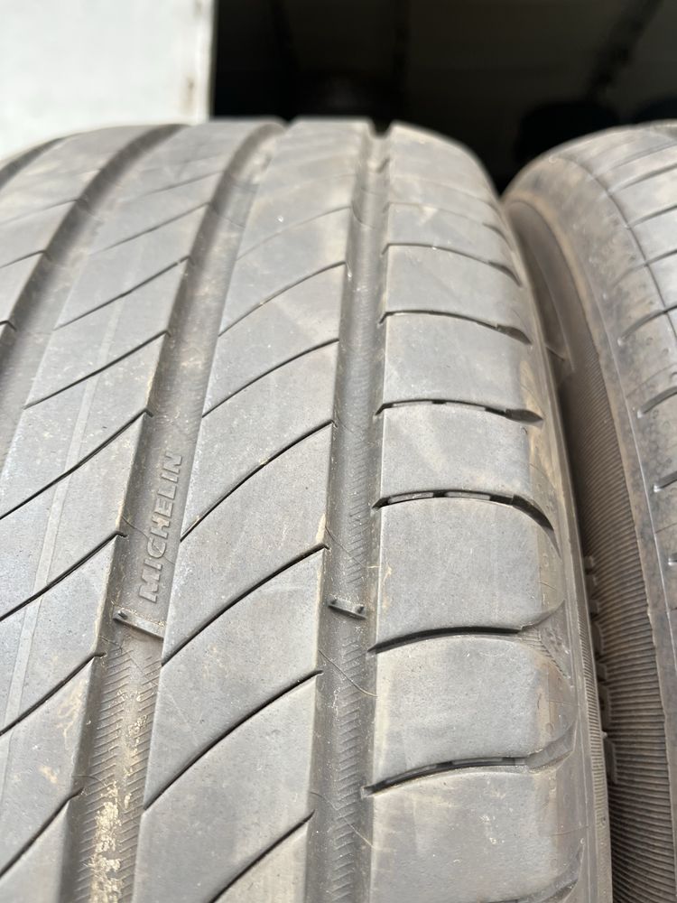 2 бр. летни гуми 215/55/17 Michelin DOT 1323 6 mm