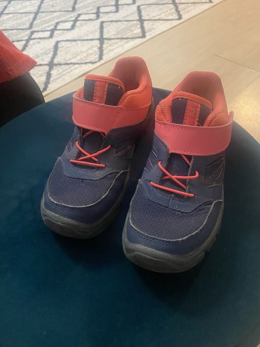 Vand adidasi marimea  33 la super pret