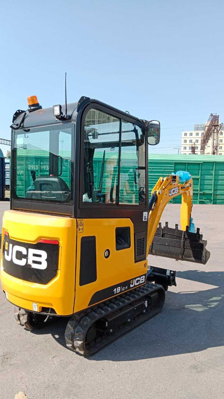 Продаётся мини гусеничный экскаватор JCB 19C-1