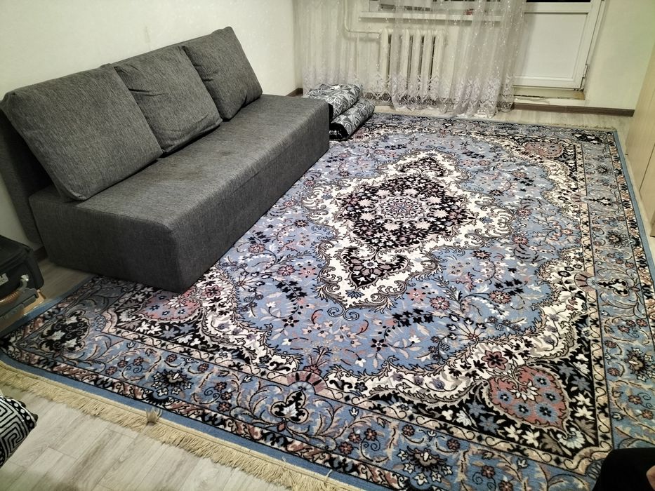 Ковер голубой цвет