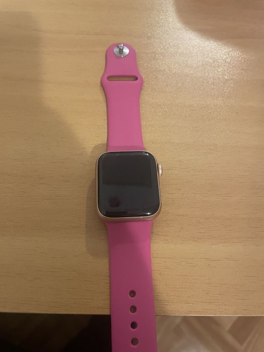 Apple watch SE .