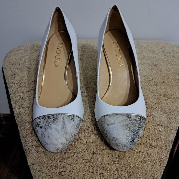 Vând pantofi eleganți Badura pentru femei
