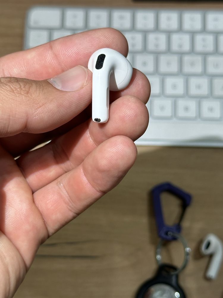 Продаю AirPods 4 AirTag