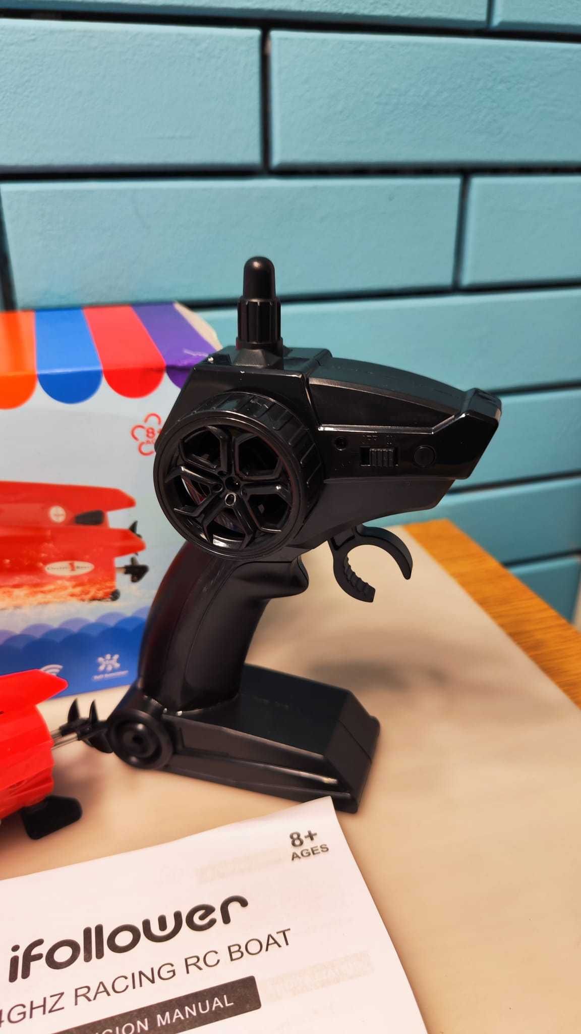 iFollower Remote Control Boat Забавен Моторен Лодка за Басейни и Езера