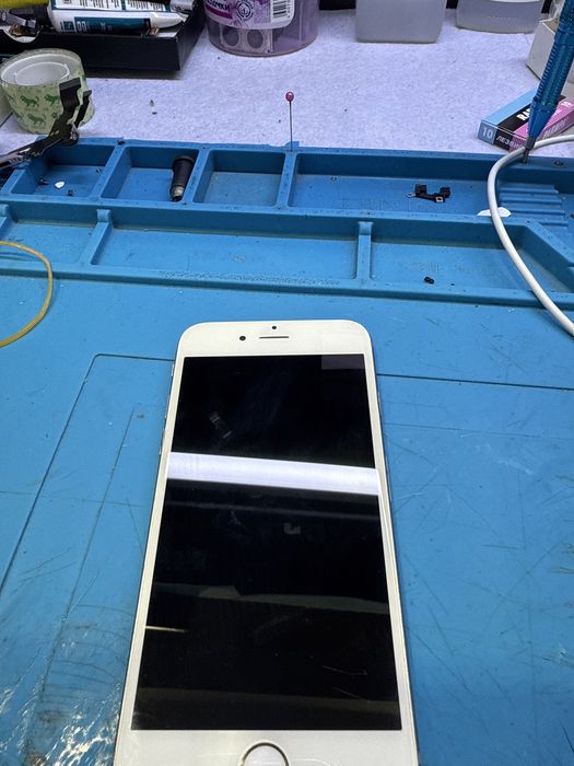 Продаётся iPhone 6, полностью оригинальный.