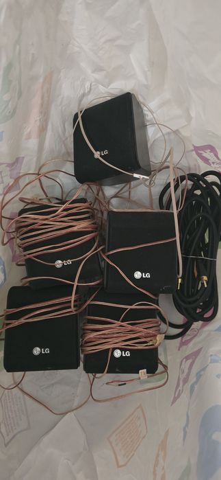 LG SH23SF-S – Комплект тонколонки