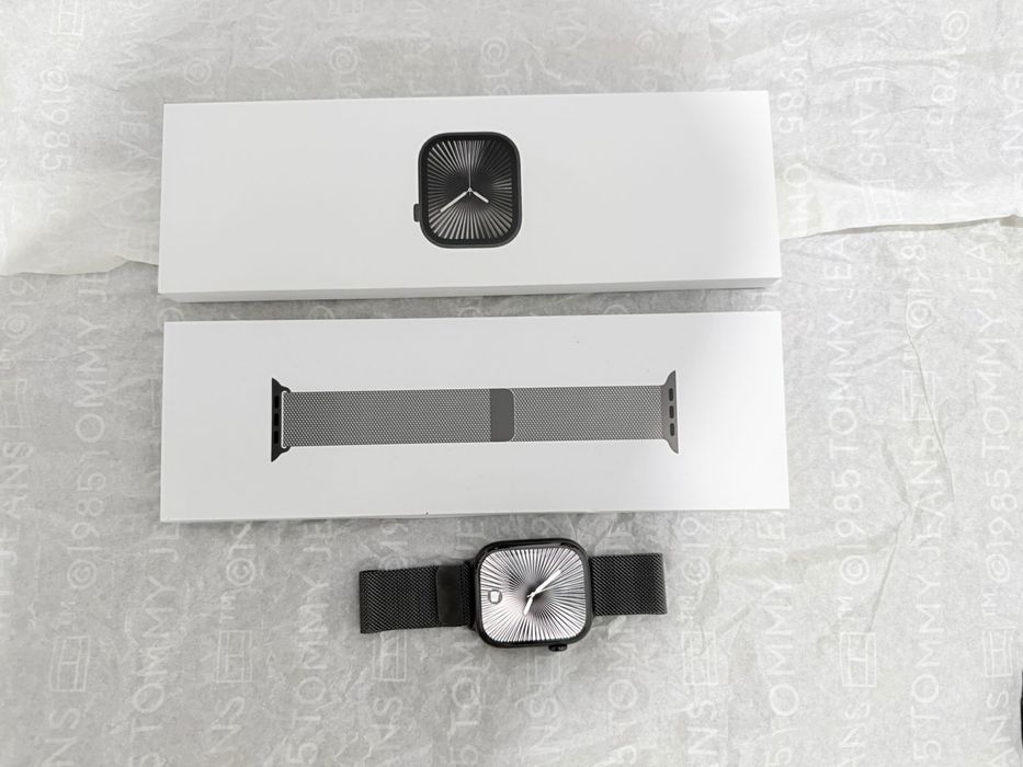 Продам !!Apple Watch Series 10 GPS + Cellular Titanium