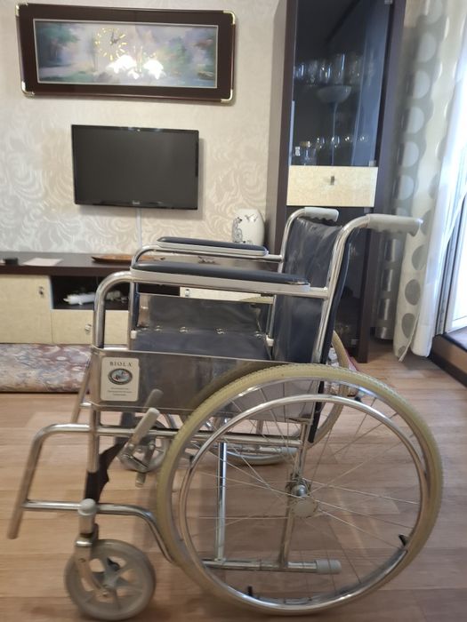 Коляска для перевозки больного.