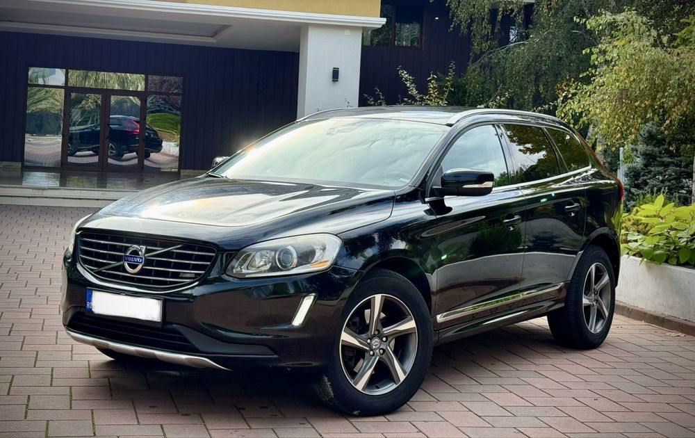 Volvo XC60 D4 R Design 4x4 Cutie Automata! Garantie 12 Luni