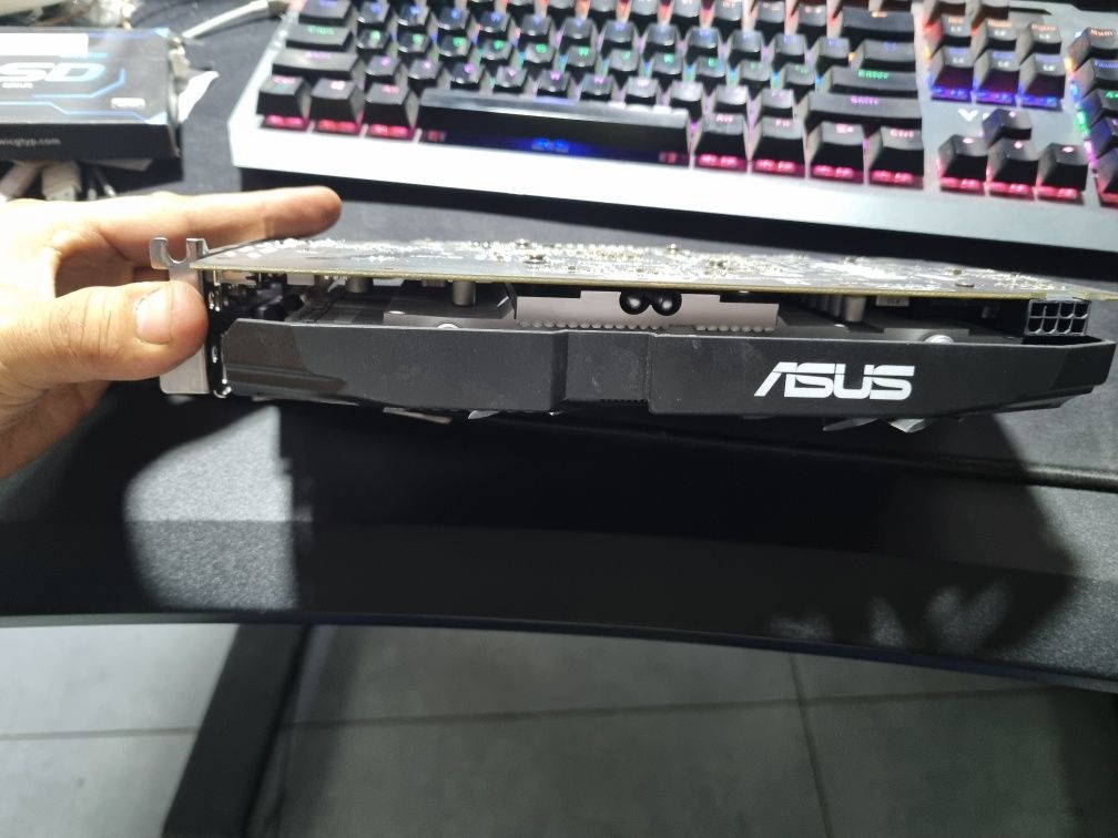 ASUS RX 590 GME 8GB sotiladi
