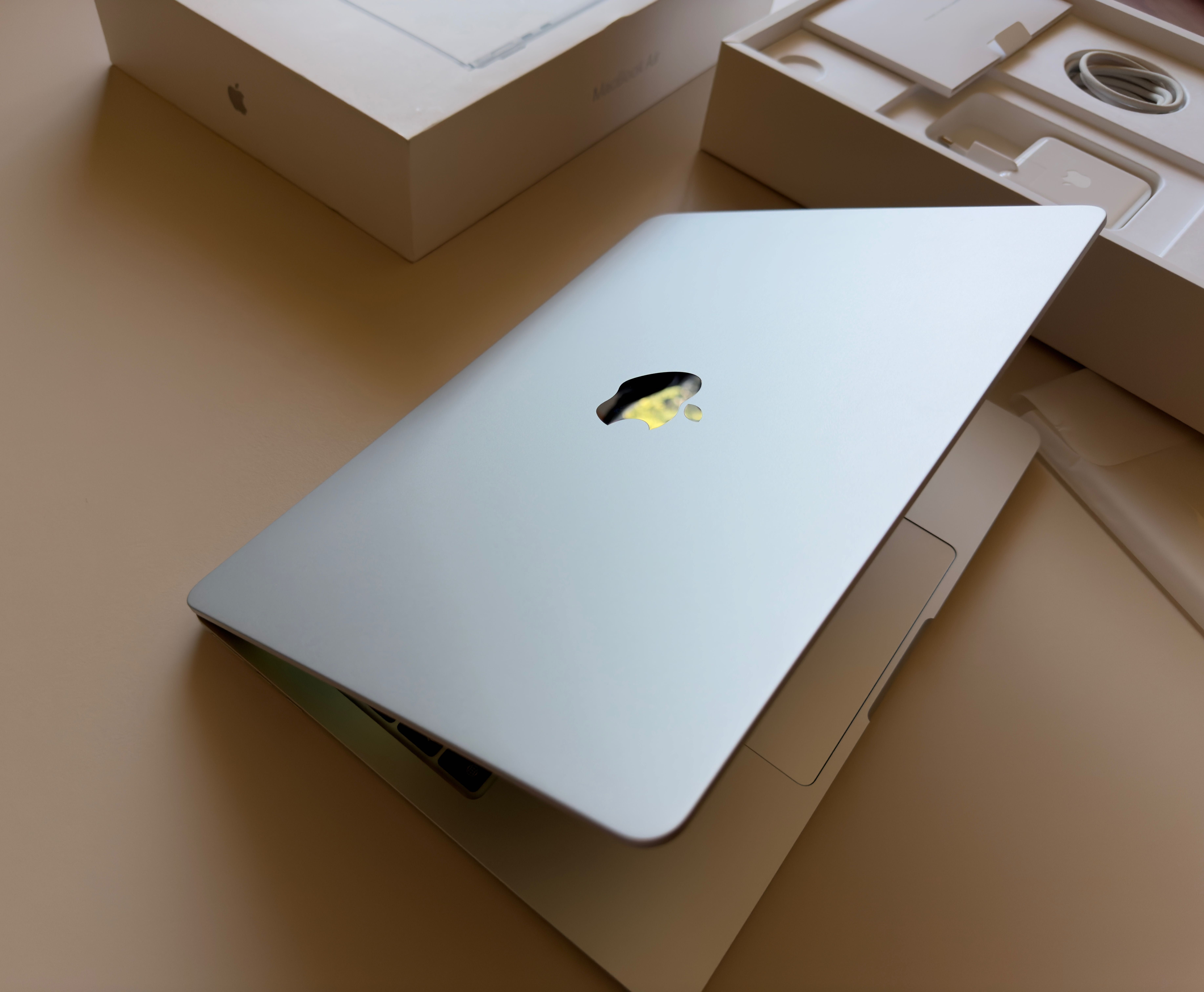 Като НОВ Apple MacBook Air 13" M3 16GB RAM 512GB SSD Silver
