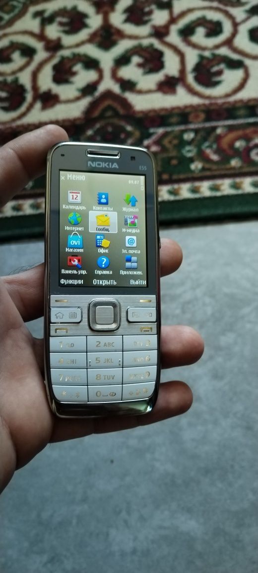 Продам сотовый телефон Nokia E52