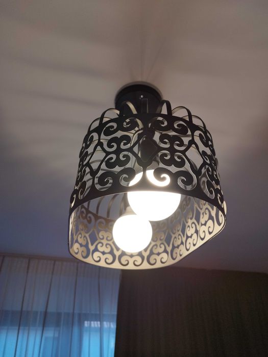 Vând lustra dormitor