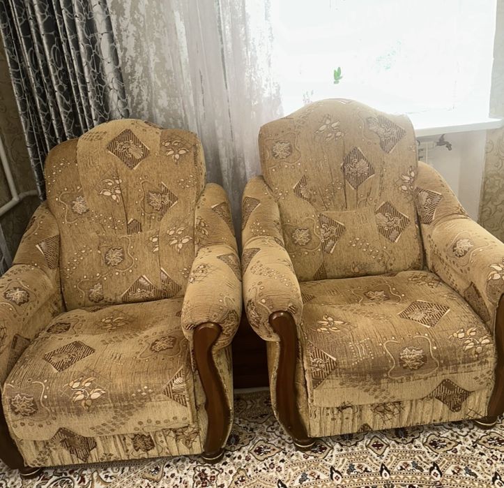 Продается диван с креслами