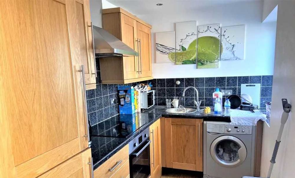 Дава се под наем Двустаен апартамент в София, Център - 62 кв.м за 377.4 € - Снимка #1