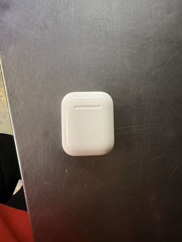 Airpods  кэйс оригинал каропка все есть