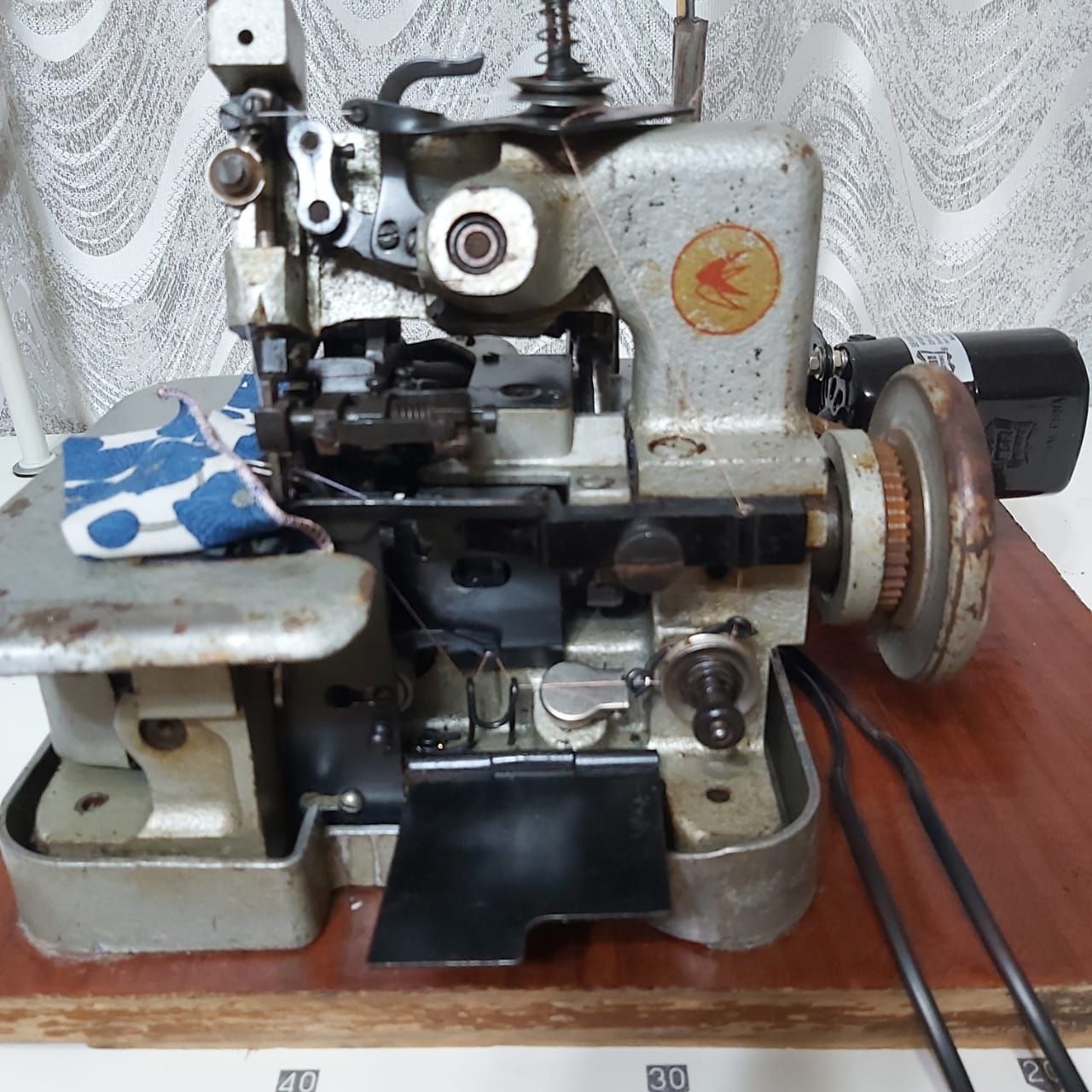 Продам швейную машинку оверлок