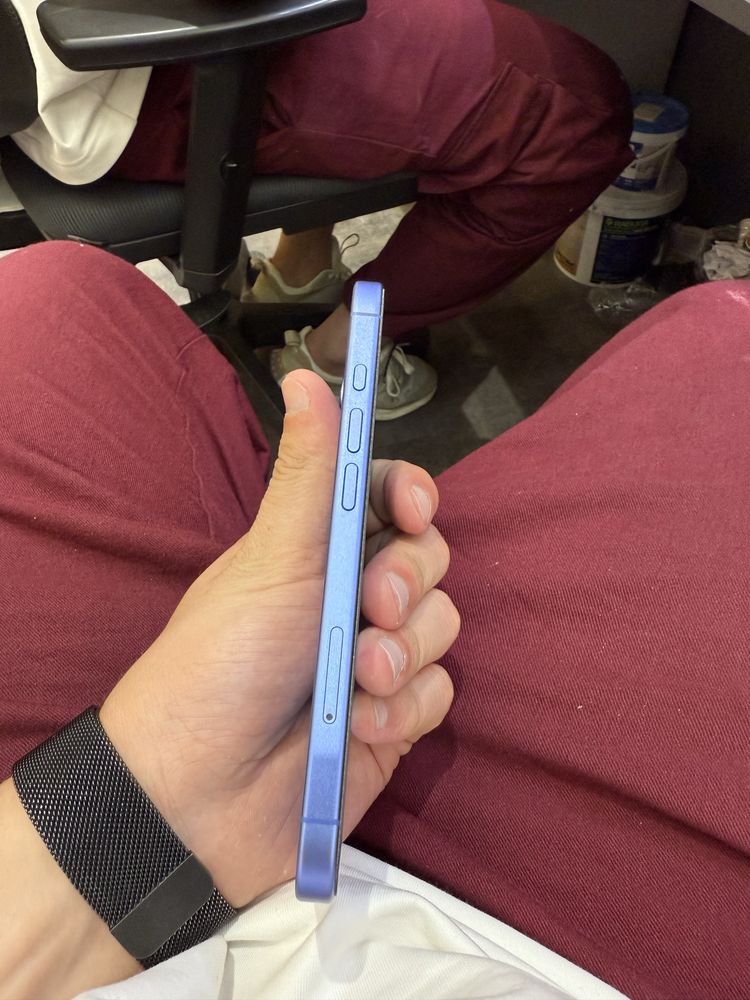 Продаеться Iphone 16