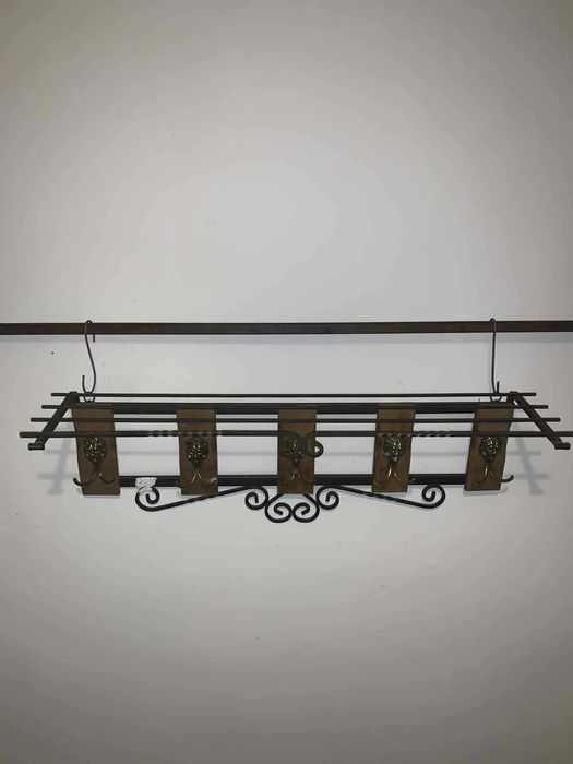 Cuier din fier forjat cu aghatatori din bronz