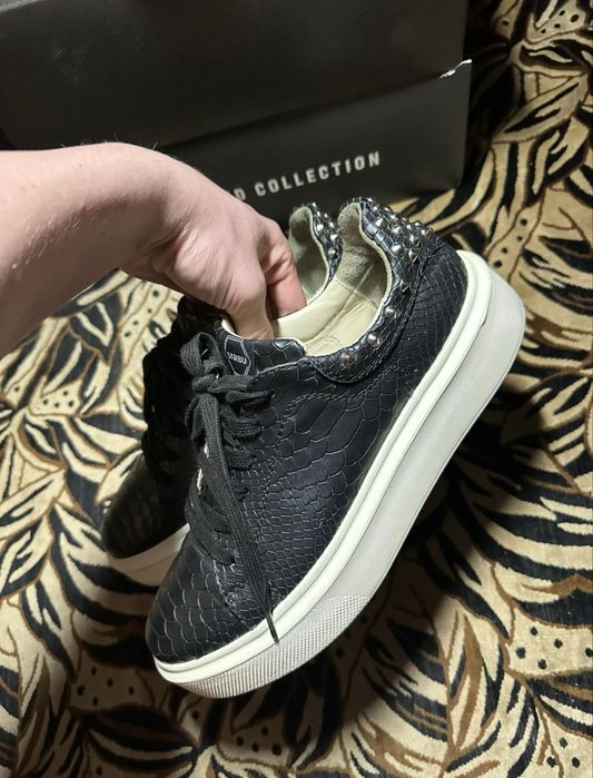 Adidasi Sarbu Atelier