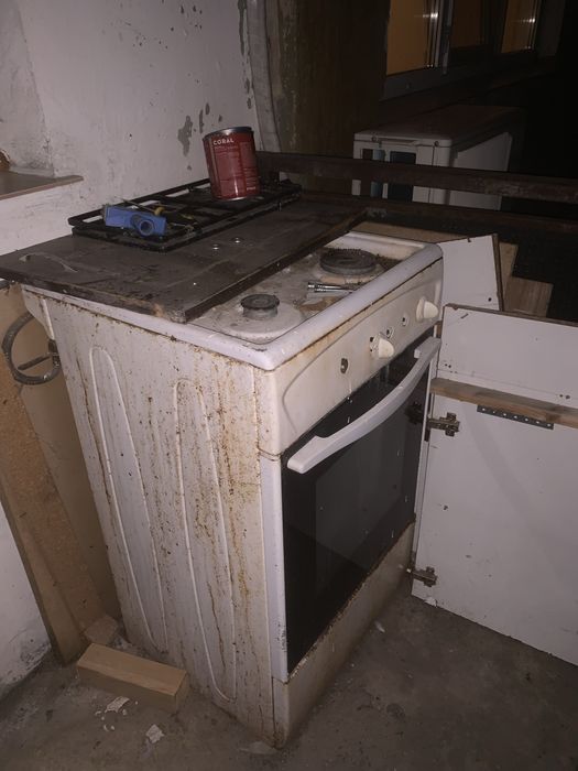 Vand masina de spalat si aragaz vechi pentru piesee
