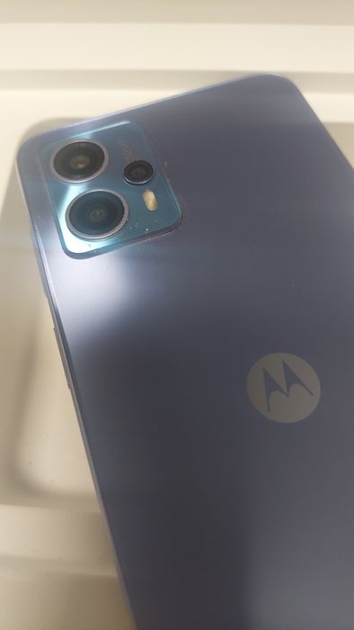 Motorola G13 Неразличим от Нов
