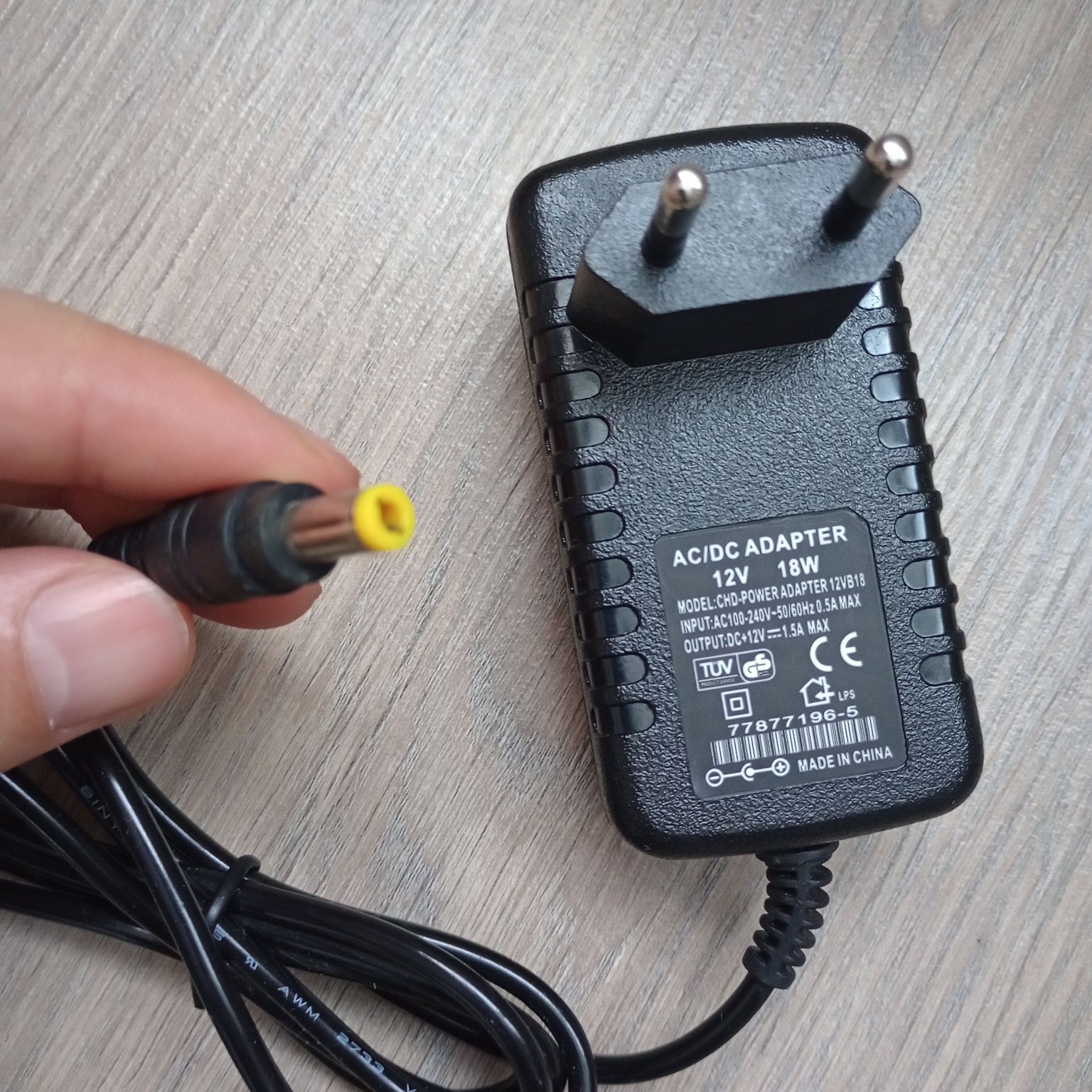 Сетевое зарядное устройство для модема для интернет 9V 12V 12в 18 ватт