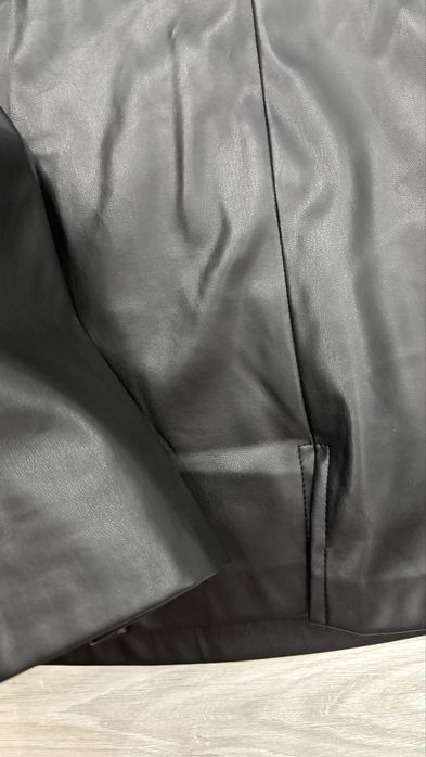 Пола-панталон черен цвят еко кожа