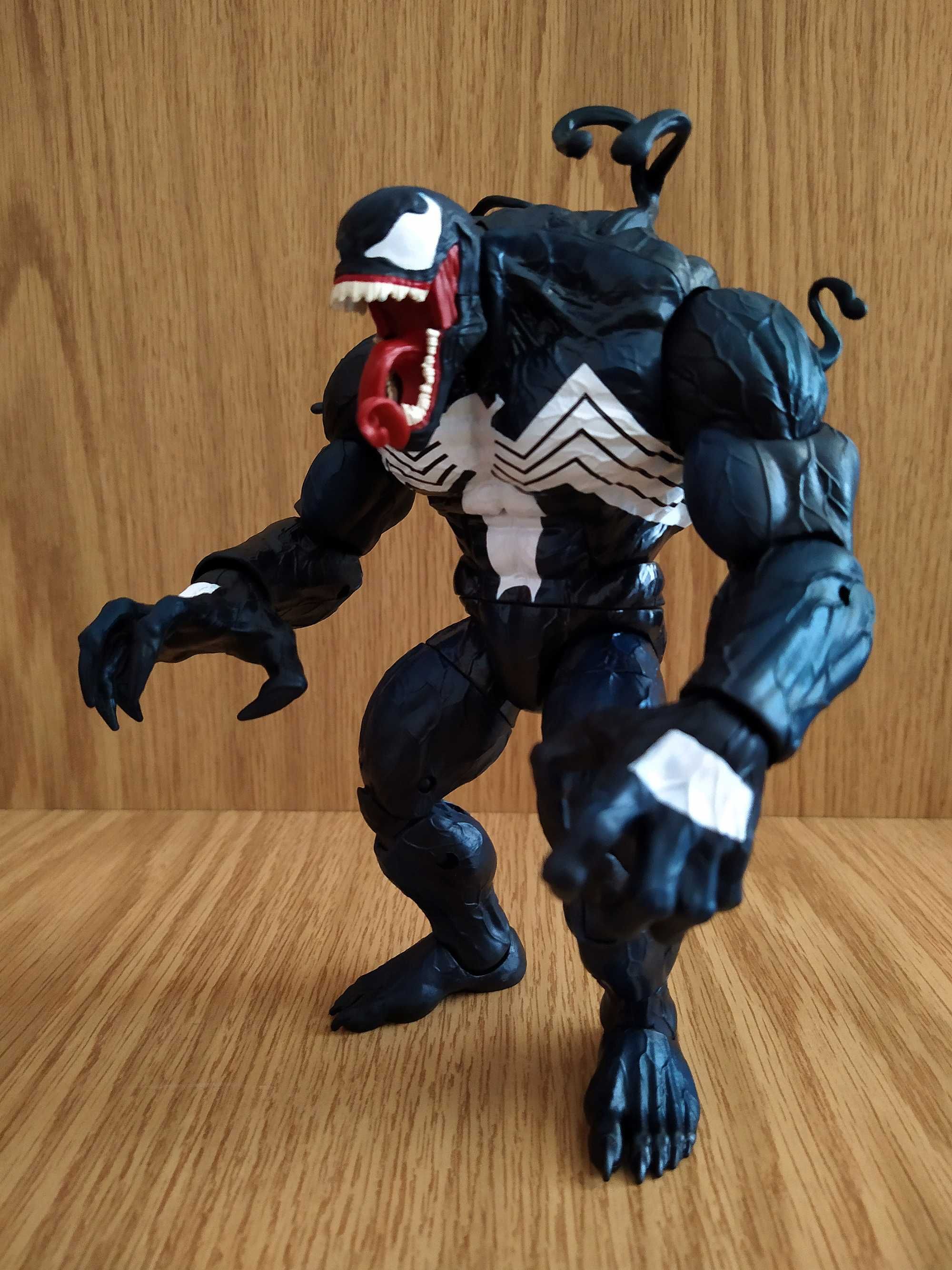Екшън фигура Marvel Legends Venom