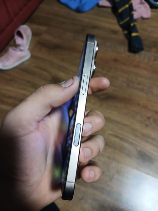 Vand iphone 16 pro gold