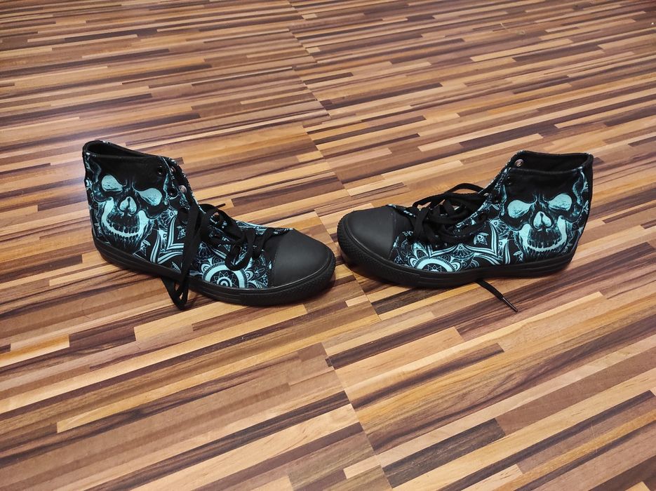 Se vinde tenesi Vans impermeabili  -mărimea 39 / RAAD ,mărimea 41